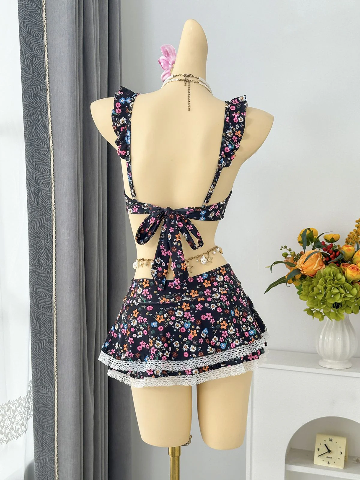 1940s Ditsy Floral Ruffle Strap Lace Trim Bikini Set - Image 12