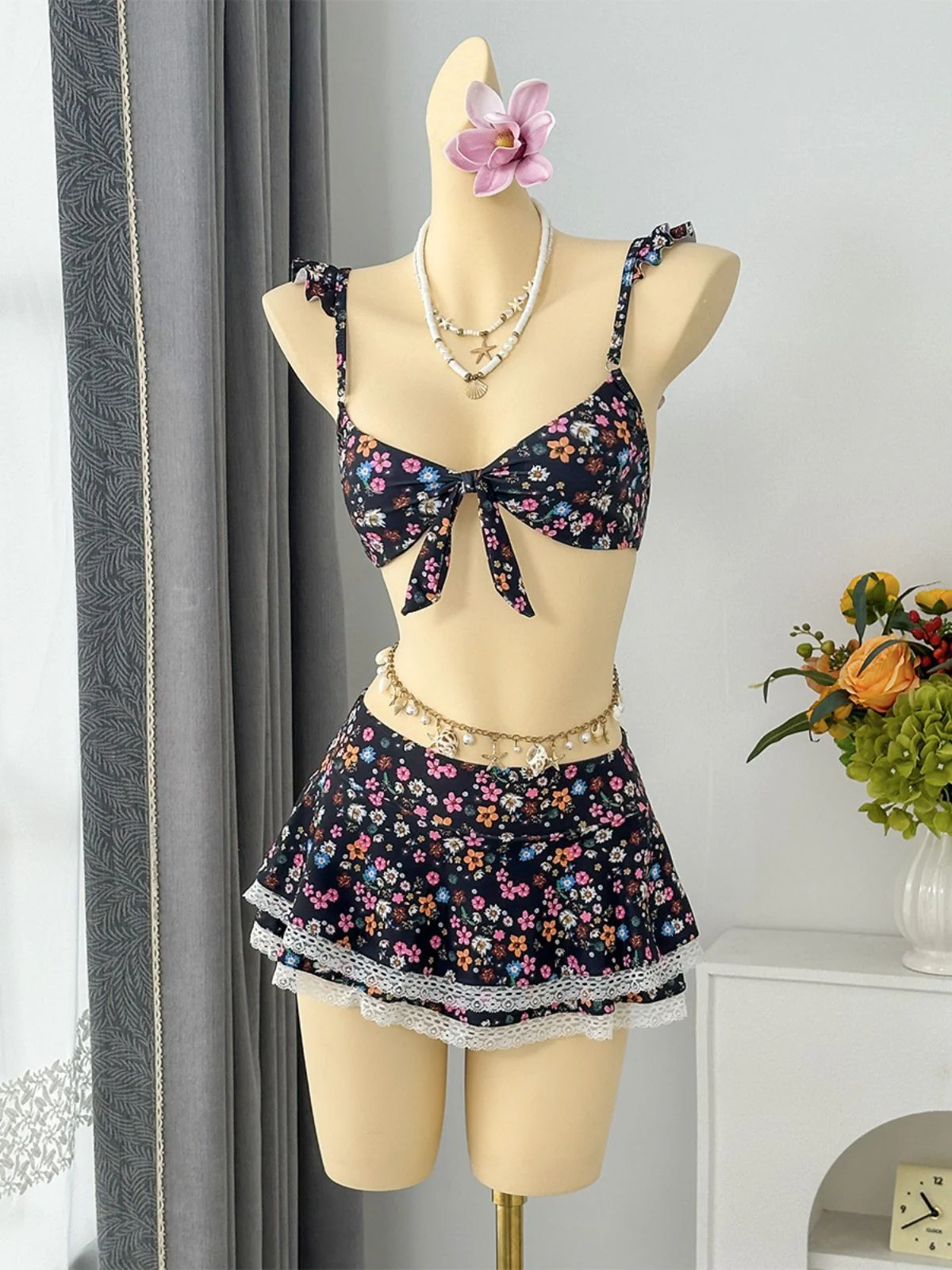 1940s Ditsy Floral Ruffle Strap Lace Trim Bikini Set - Image 13