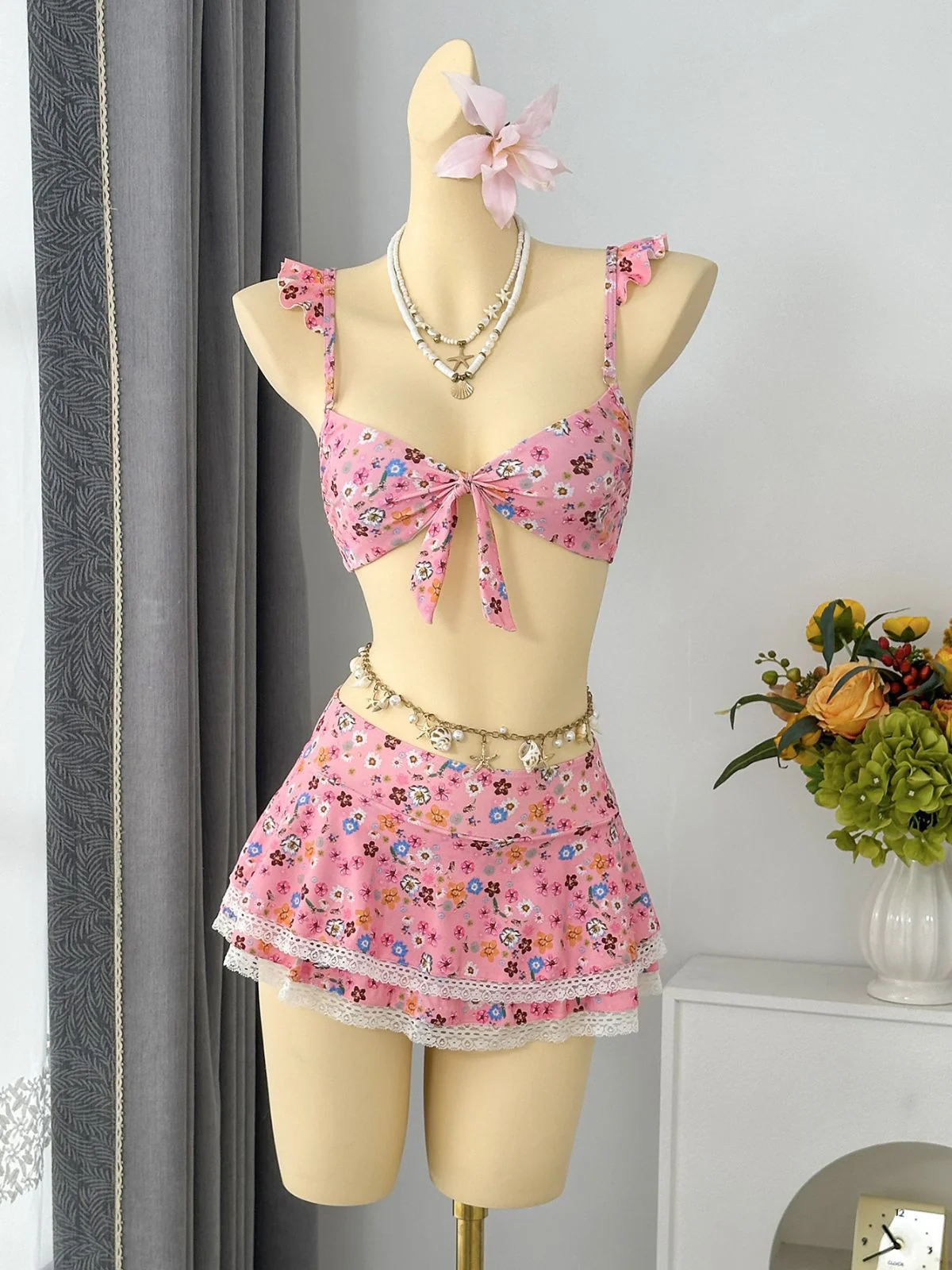 1940s Ditsy Floral Ruffle Strap Lace Trim Bikini Set - Image 3