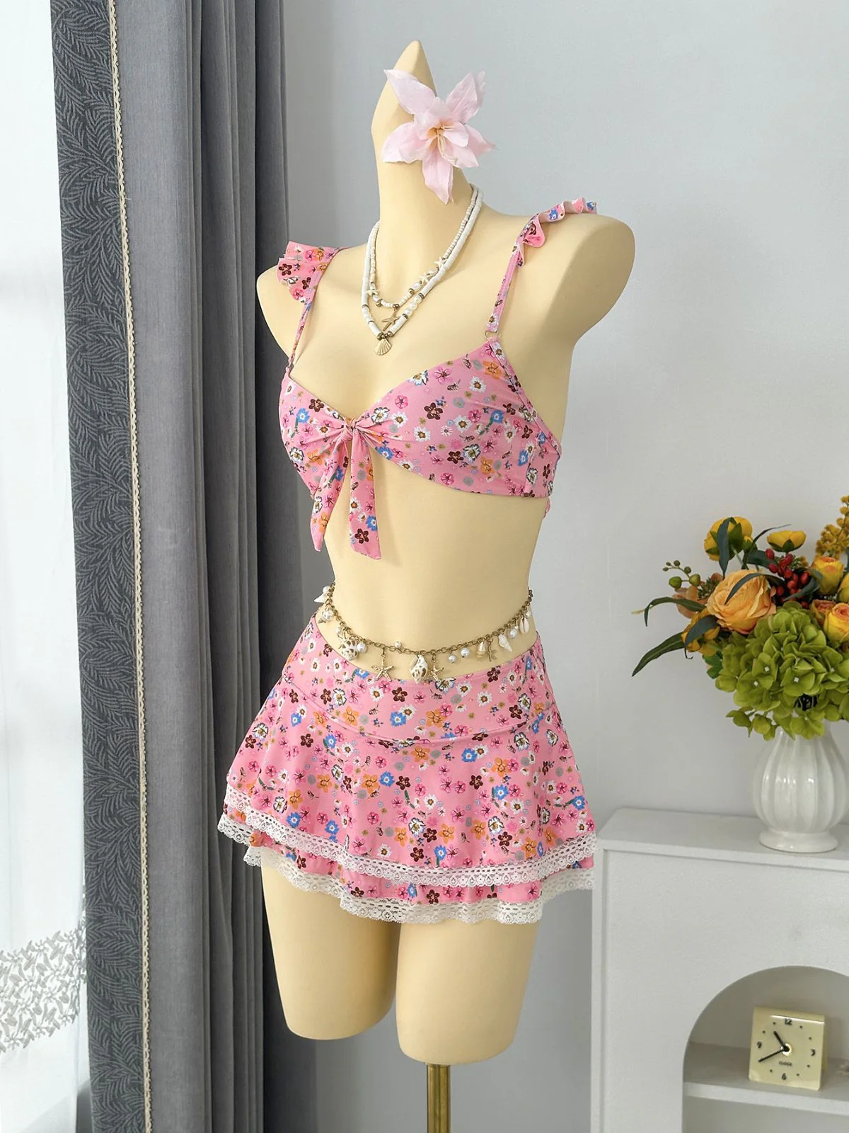 1940s Ditsy Floral Ruffle Strap Lace Trim Bikini Set - Image 4