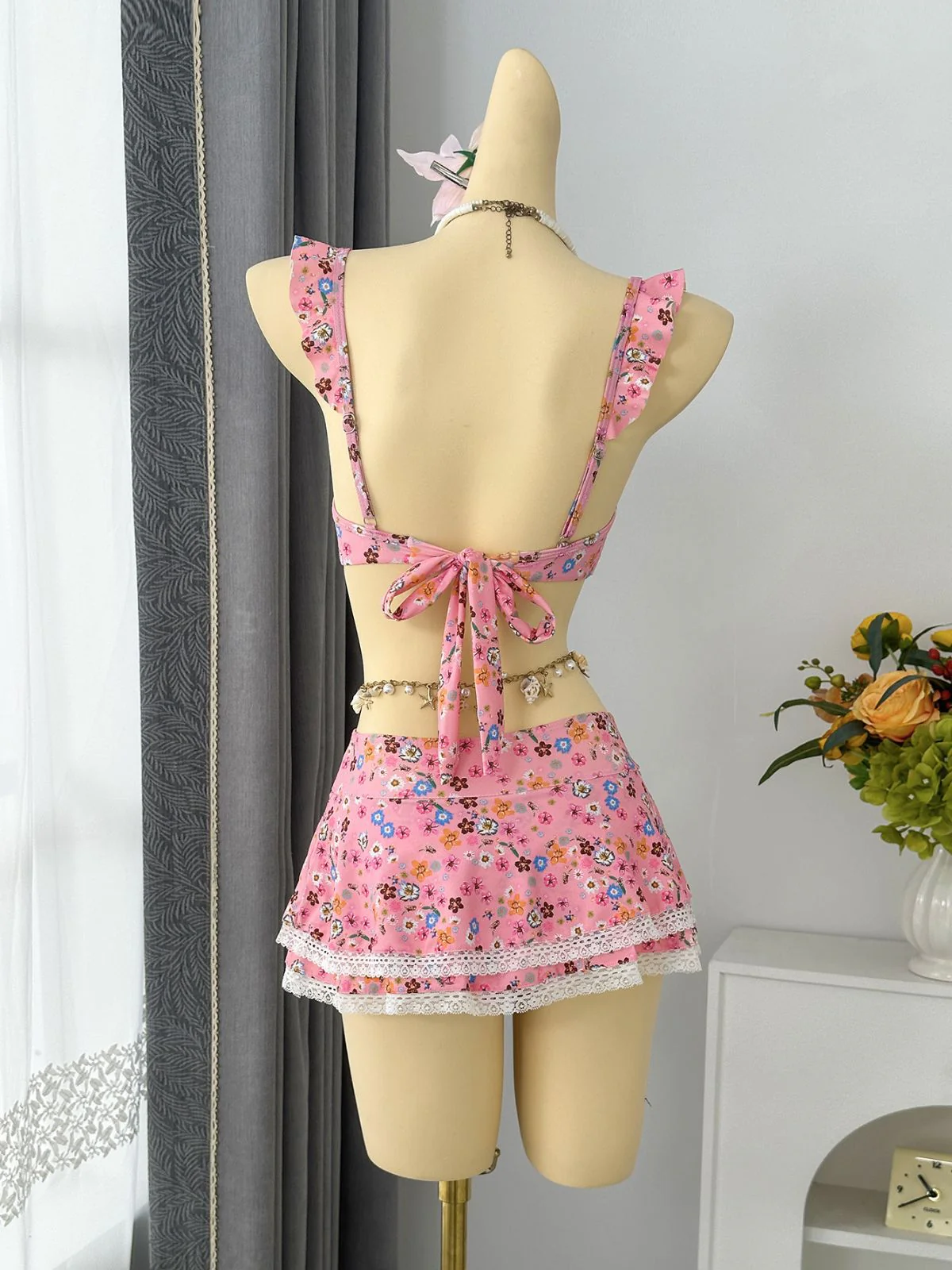 1940s Ditsy Floral Ruffle Strap Lace Trim Bikini Set - Image 5