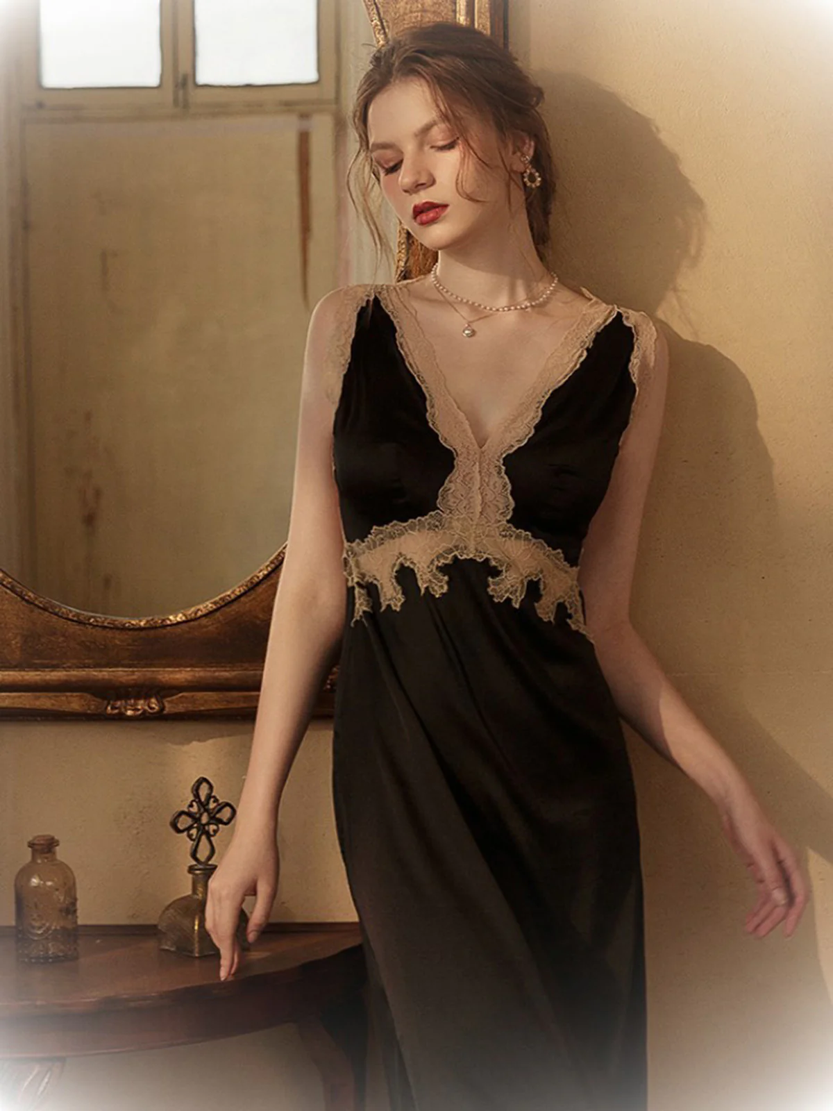 1950s Lace Backless V-Neck Satin Sleepwear - Image 5