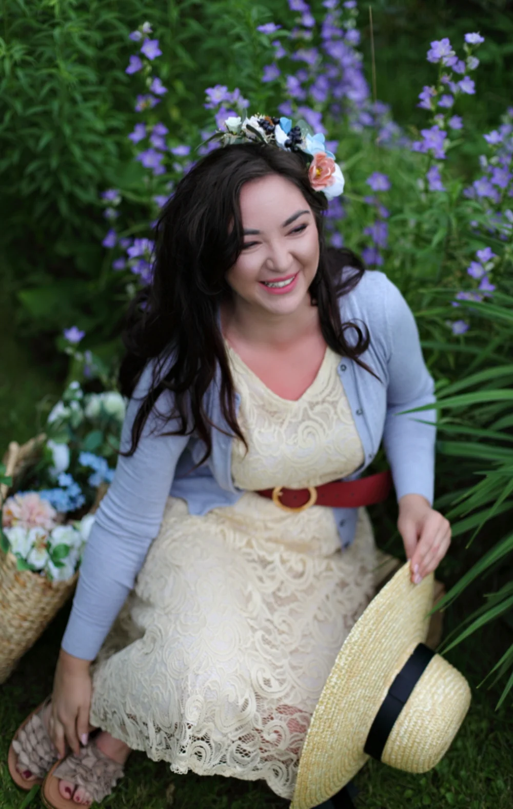1950s Lace V Neck Bow Dress - Image 2