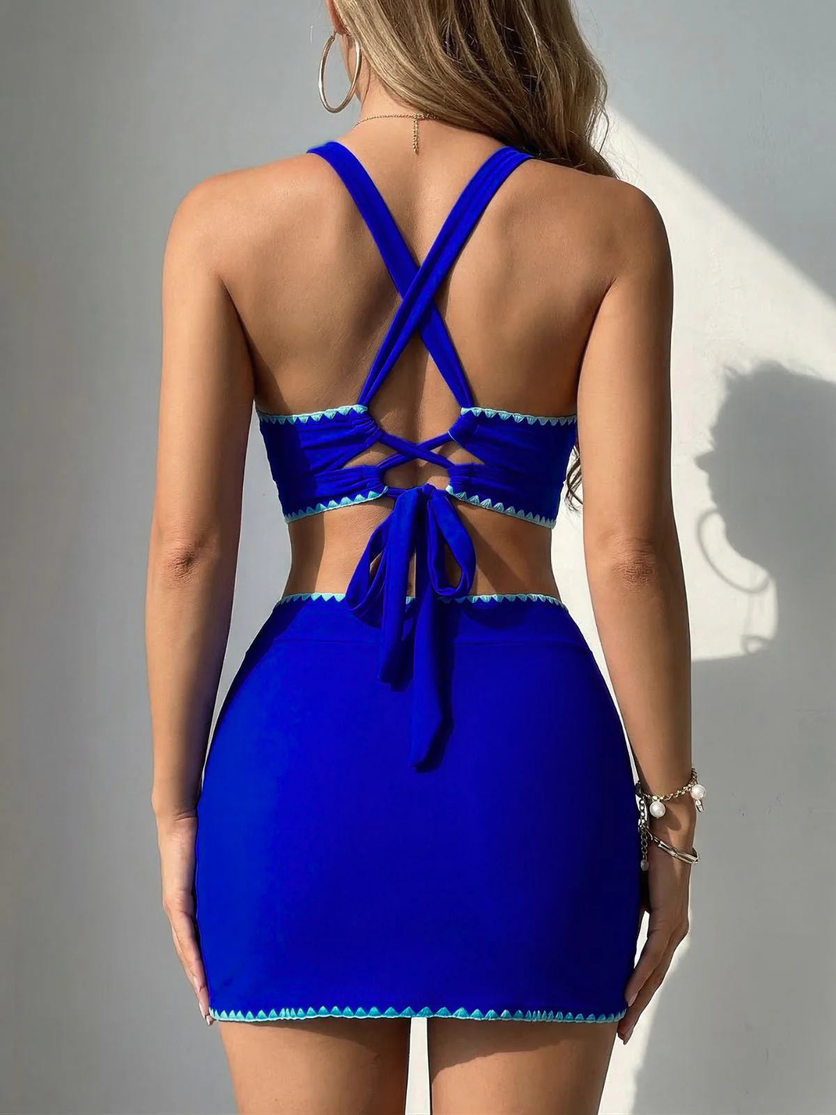 2PCS Blue 1950s Contrast Trim Cross-Back Bikini Set & Cover-Up - Image 3