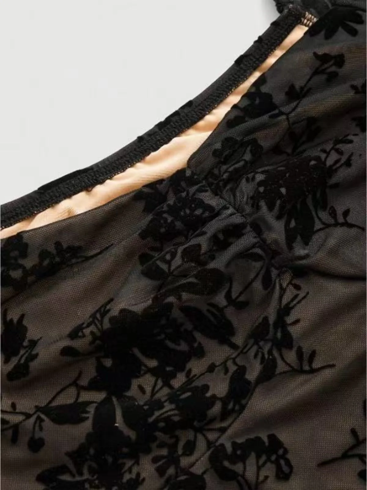 Black 1950s Lace Floral Bishop Sleeves Dress - Image 6