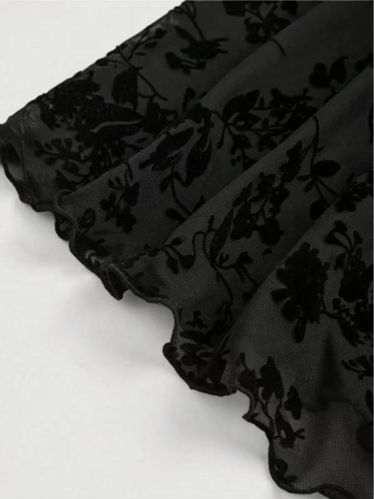 Black 1950s Lace Floral Bishop Sleeves Dress - Image 7