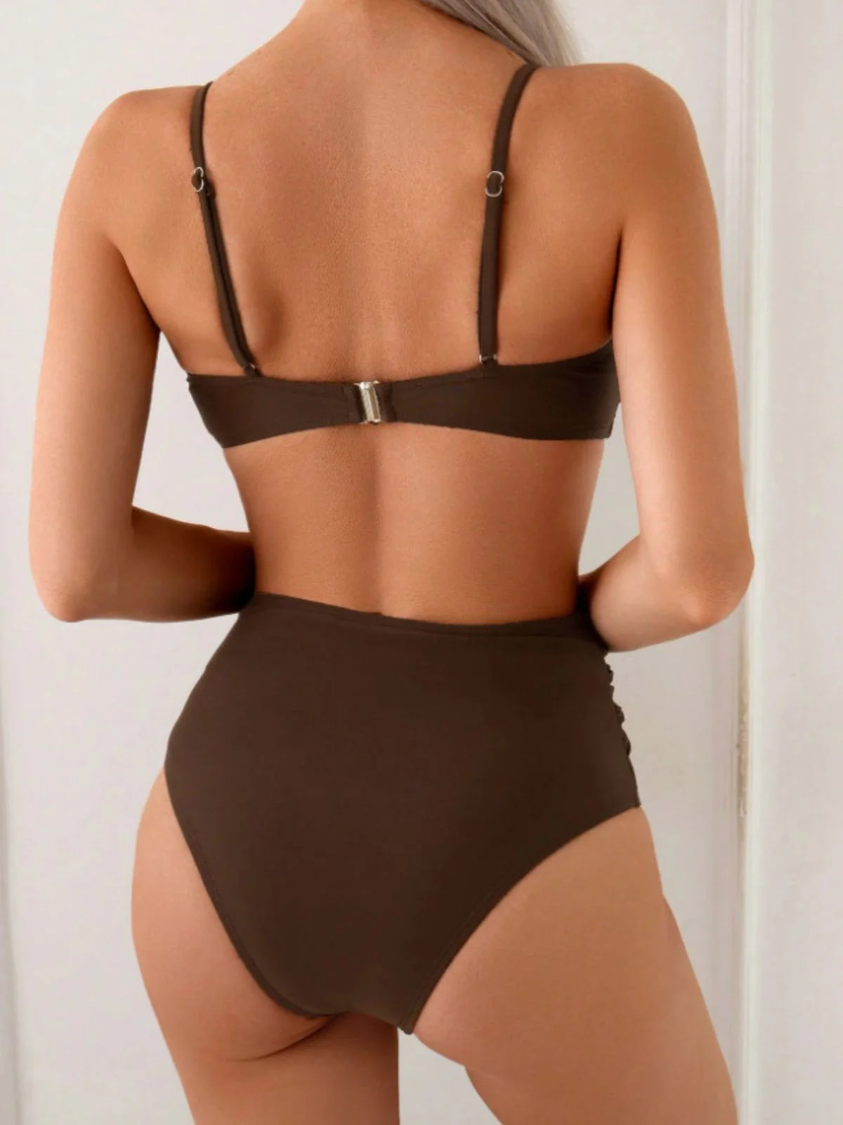 Brown 1970s Metal Shell Decor Ruched Bikini Set - Image 3