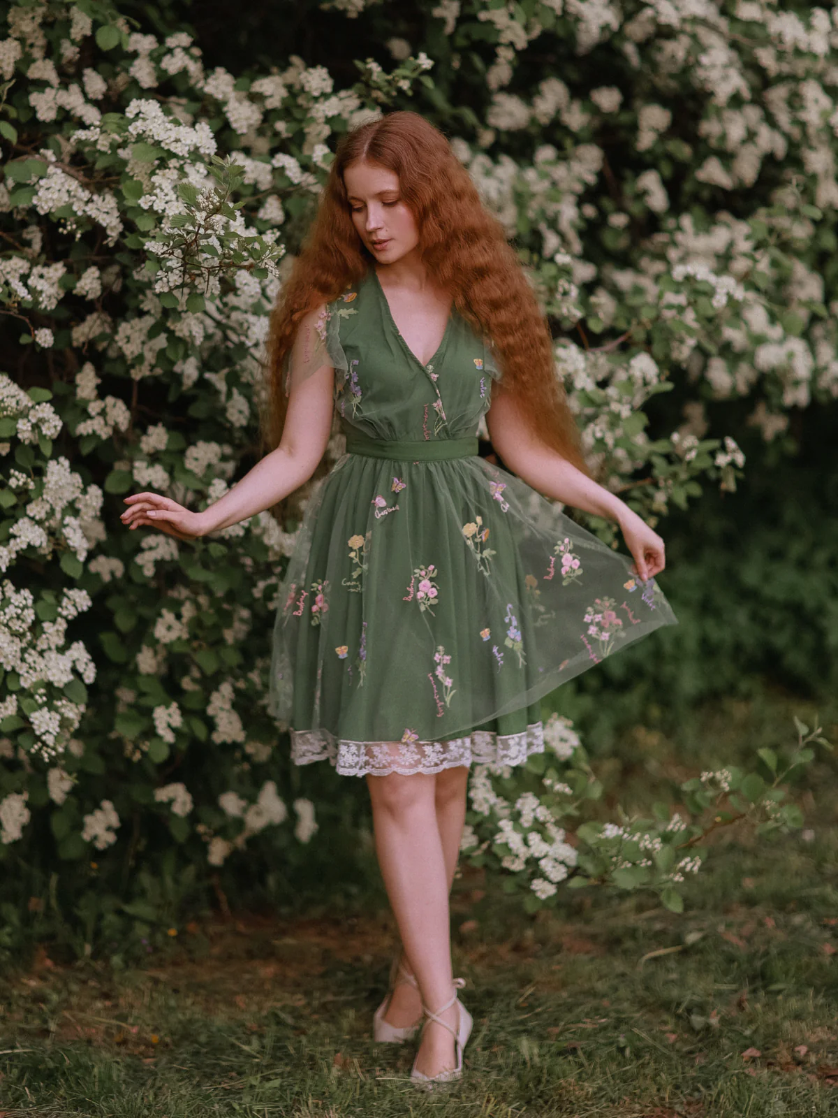 Green 1950s Floral Puff Sleeve Mesh Embroidered Dress - Image 3
