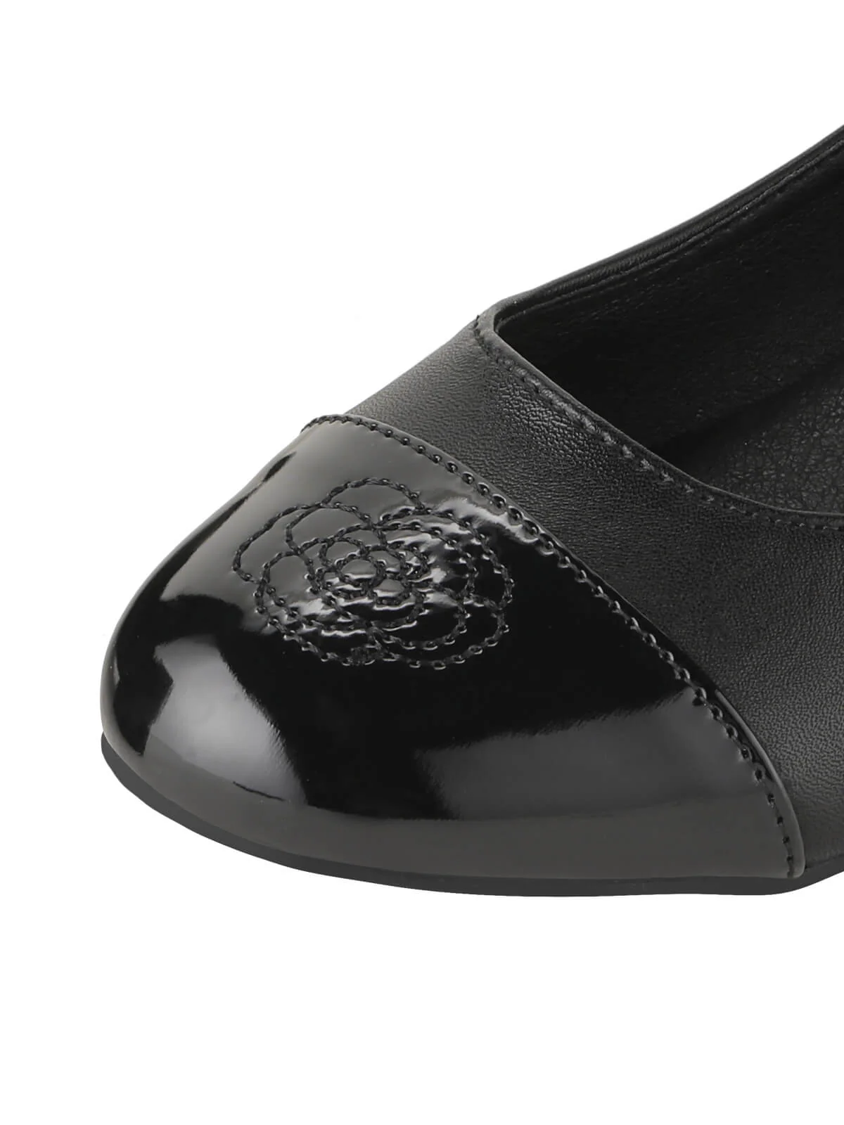 Round Toe Flower Buckled Shoes - Image 4
